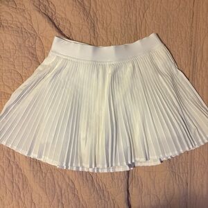 LAST CHANCE❣️❣️❣️Lululemon Athletica White Pleated Mini Skirt